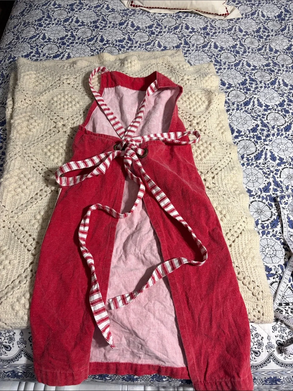 GUC Mudpie Red Holiday Apron with Candy-Stripe Ties heavy canvas bundle